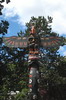 Canada - Victoria (Ile de Vancouver) - Totem � c�t� du BC Museum